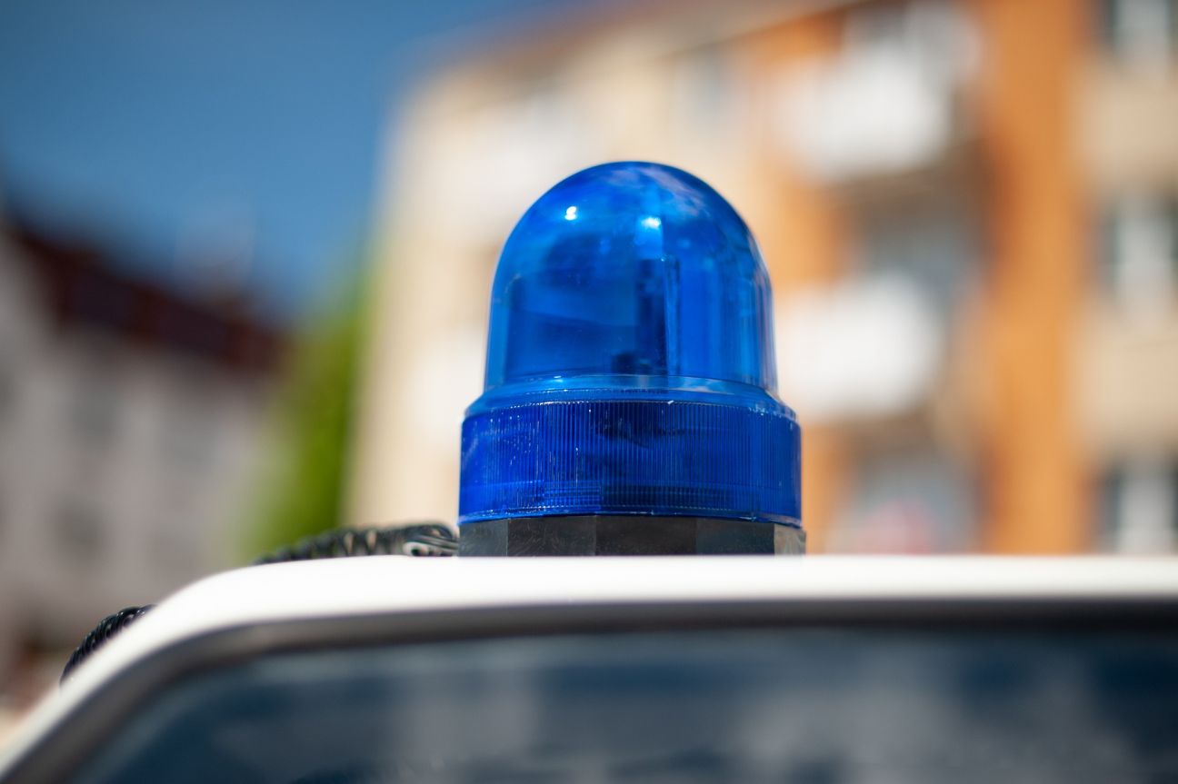 Viesītē sabojāta kādam jaunietim piederoša automašīna