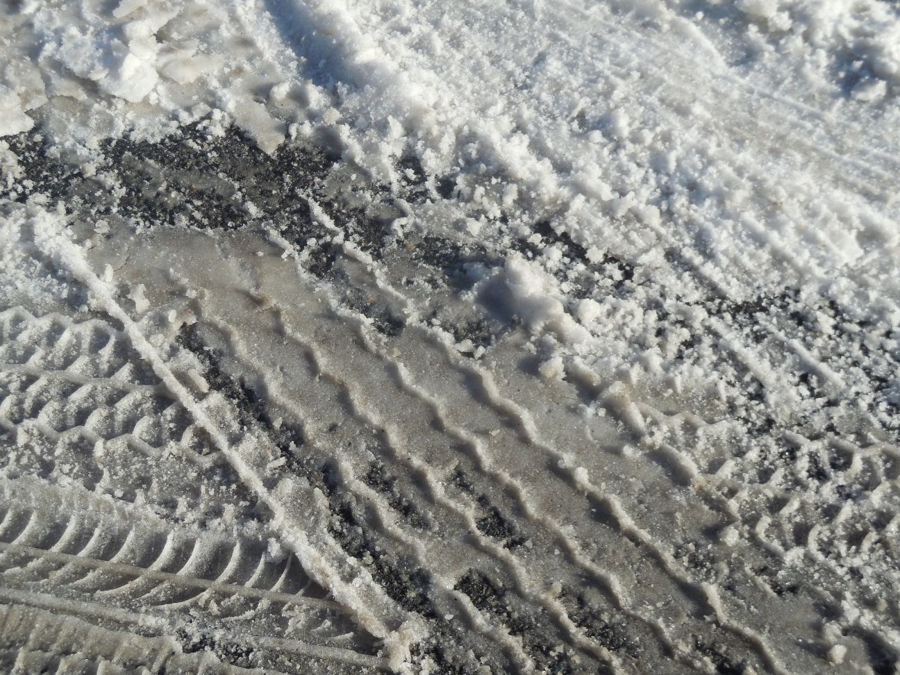 Jēkabpils novadā notriekti divi gājēji, viens gājis bojā