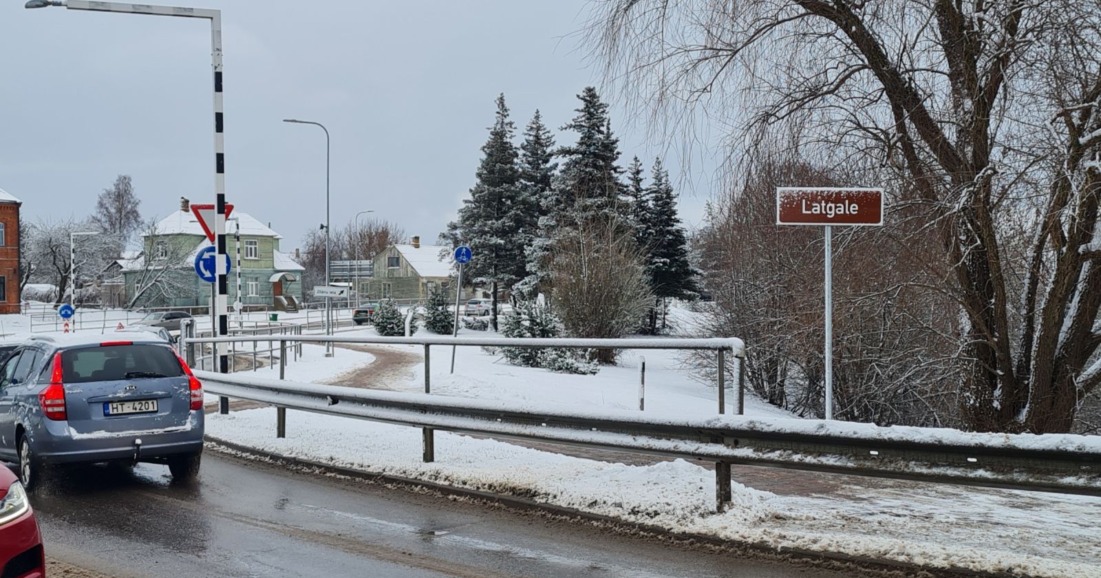 Atbilstoši vēsturisko zemju likumam puse Jēkabpils pilsētas ir Sēlijā, otra puse – Latgalē