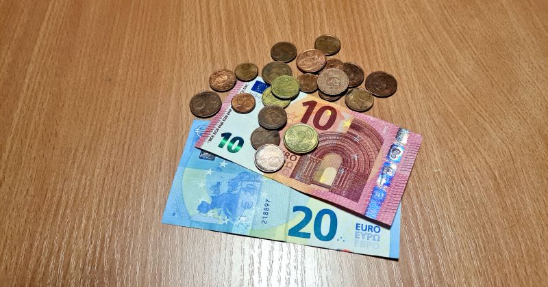 Eiro Latvijā – jau 10 gadus; iedzīvotāju vairākumu valūta apmierina