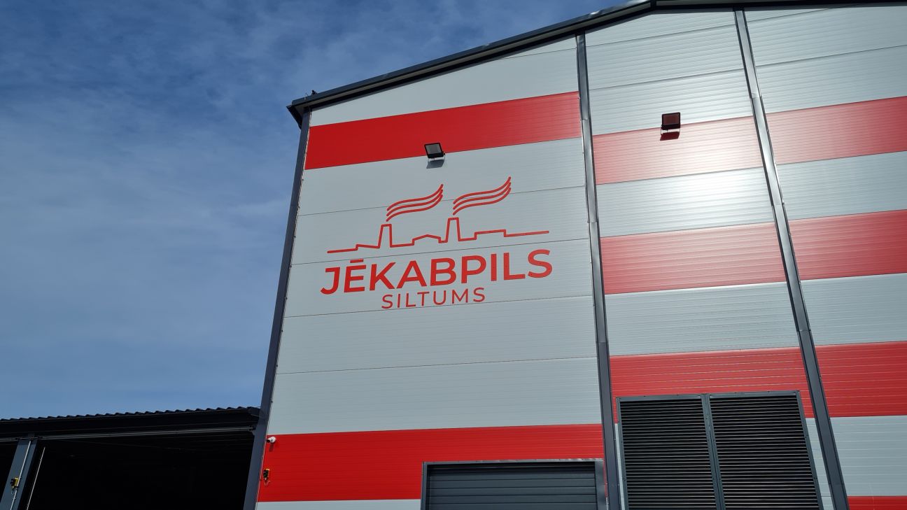 Jēkabpilī svinīgi atklāj Tvaika ielas katlu māju