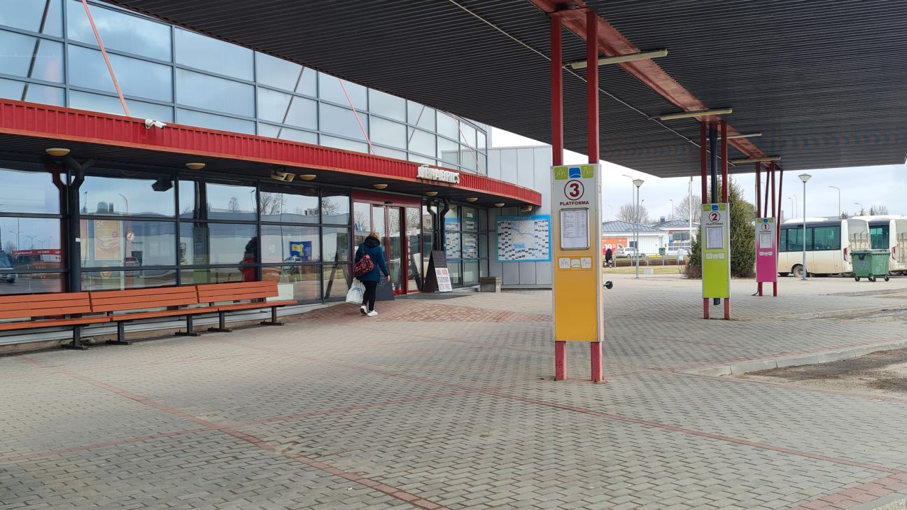 Stājušās spēkā autobusu un vilcienu jaunās biļešu cenas