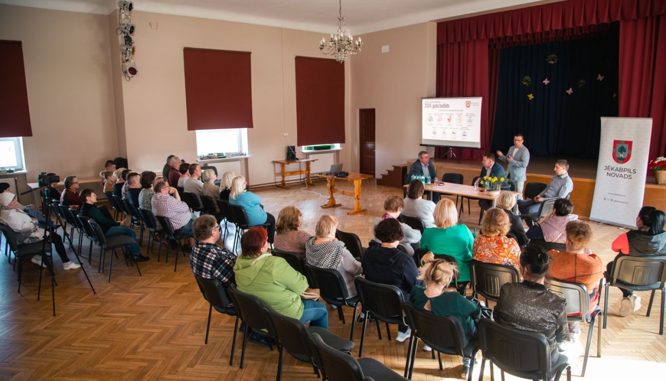 Ritē iedzīvotāji tiekas ar Jēkabpils novada domes pārstāvjiem