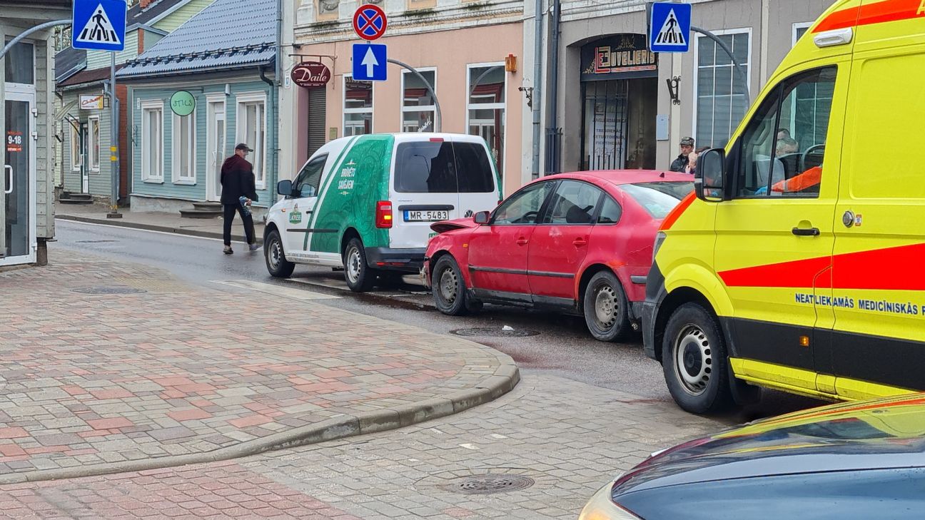 Notikusi automašīnu sadursme Jēkabpilī (papildināts)