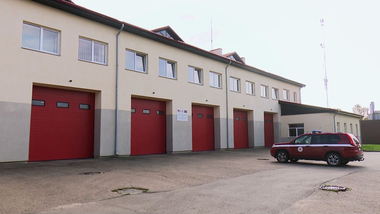 Jēkabpilī aizdegusies automašīna