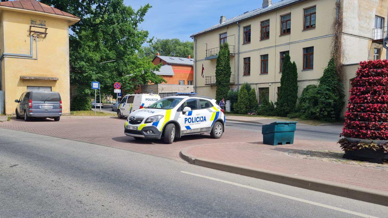 Jēkabpils novadā šoferis kāpj pie stūres alkohola reibumā