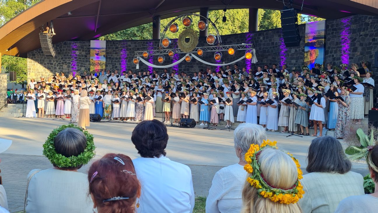 Jaunjelgavā izskan tautas mākslas svētki “Sēlija rotā”