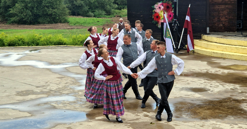Aknīstē izskan pilsētas svētki “Vasaras dziesmu un deju raksti”