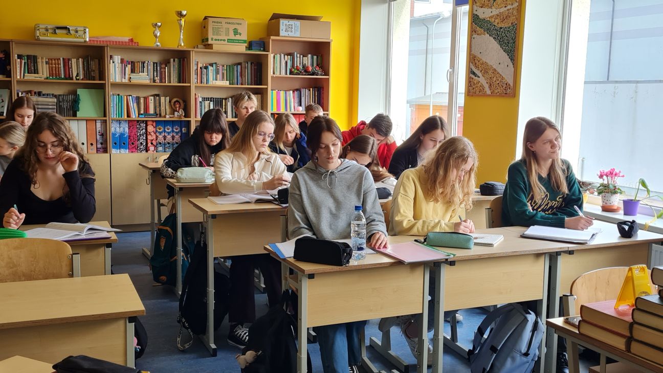 Plānots noteikt agrāko pieļaujamo mācību stundu sākuma laiku