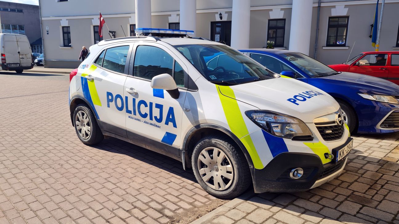 Jēkabpilī notiek trīs automašīnu sadursme