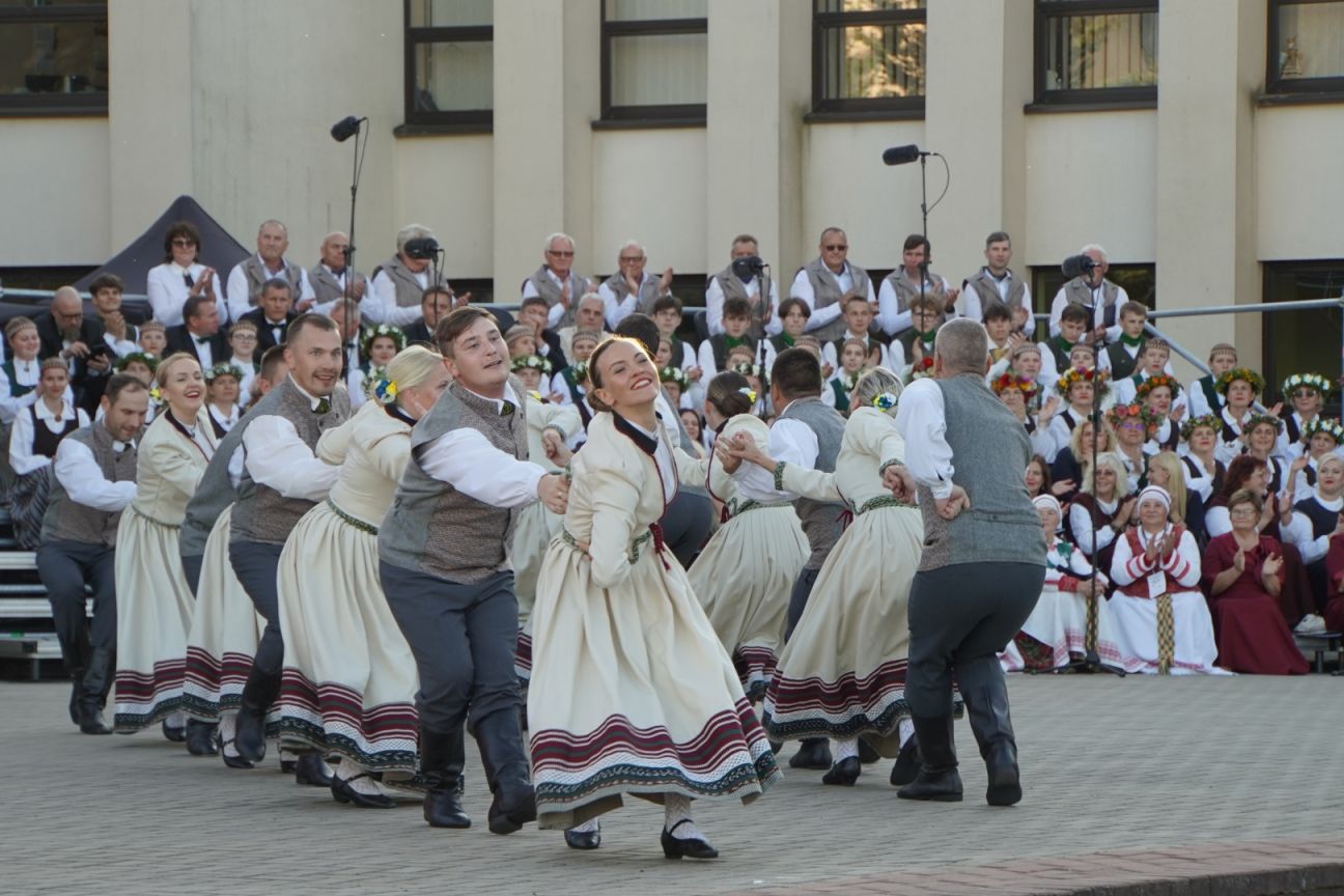 16. novembrī Jēkabpilī –  lietuviešu un latviešu svētku noslēgums