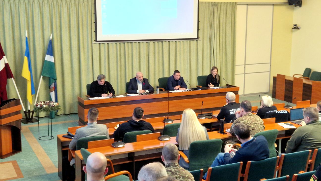 Ukrainas pārstāvji ar jēkabpiliešiem dalās kara pieredzē