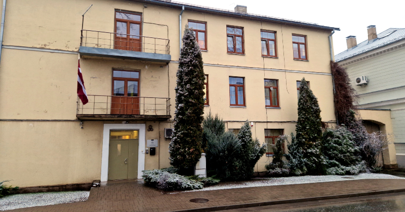 Šoferis, neizvēloties drošu distanci, izraisa sadursmi