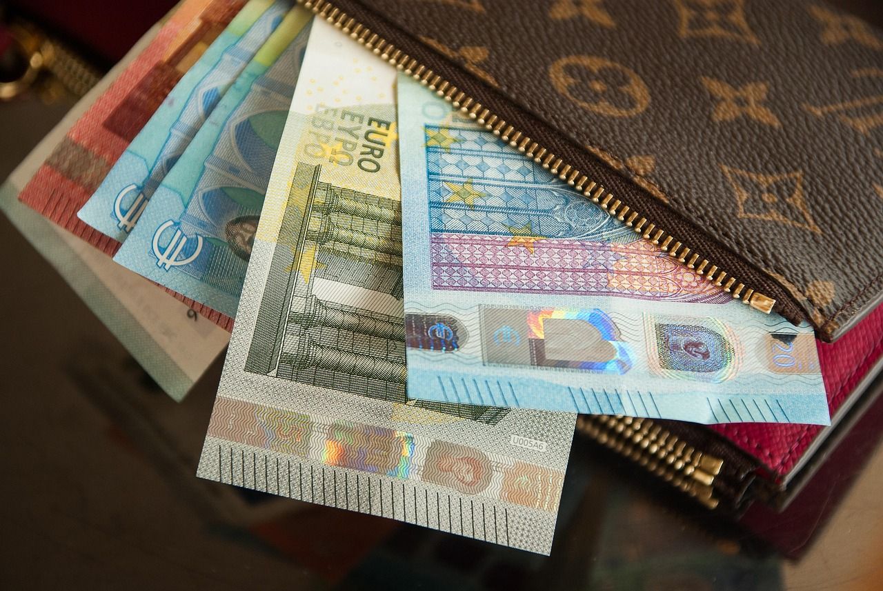 Pērn iedzīvotājiem dažādos veidos izkrāpti vismaz 15 miljoni eiro