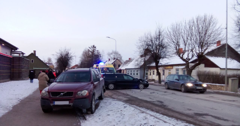 Līvānos saduras divi “Volvo” spēkrati 