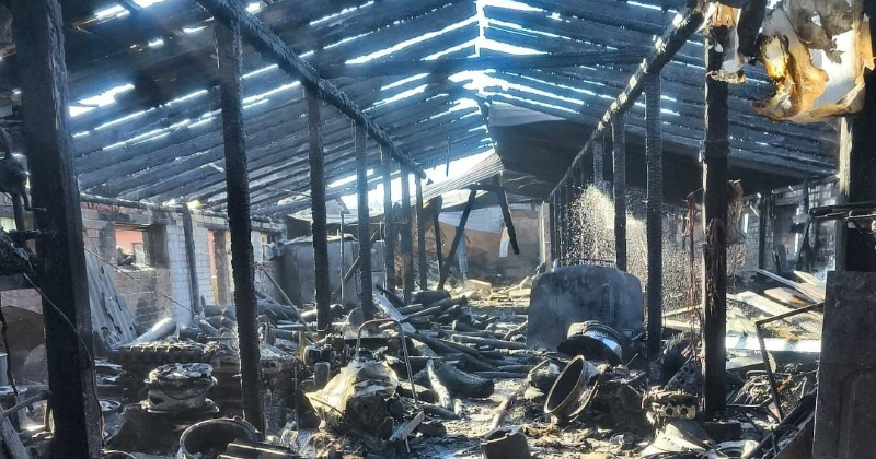 Plašs ugunsgrēks Aknīstes pagastā – glābēji ar liesmām cīnās vairākas stundas 