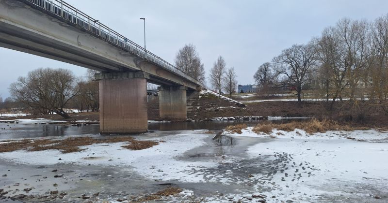 Līvānos aicina iedzīvotājus neatrasties uz ledus