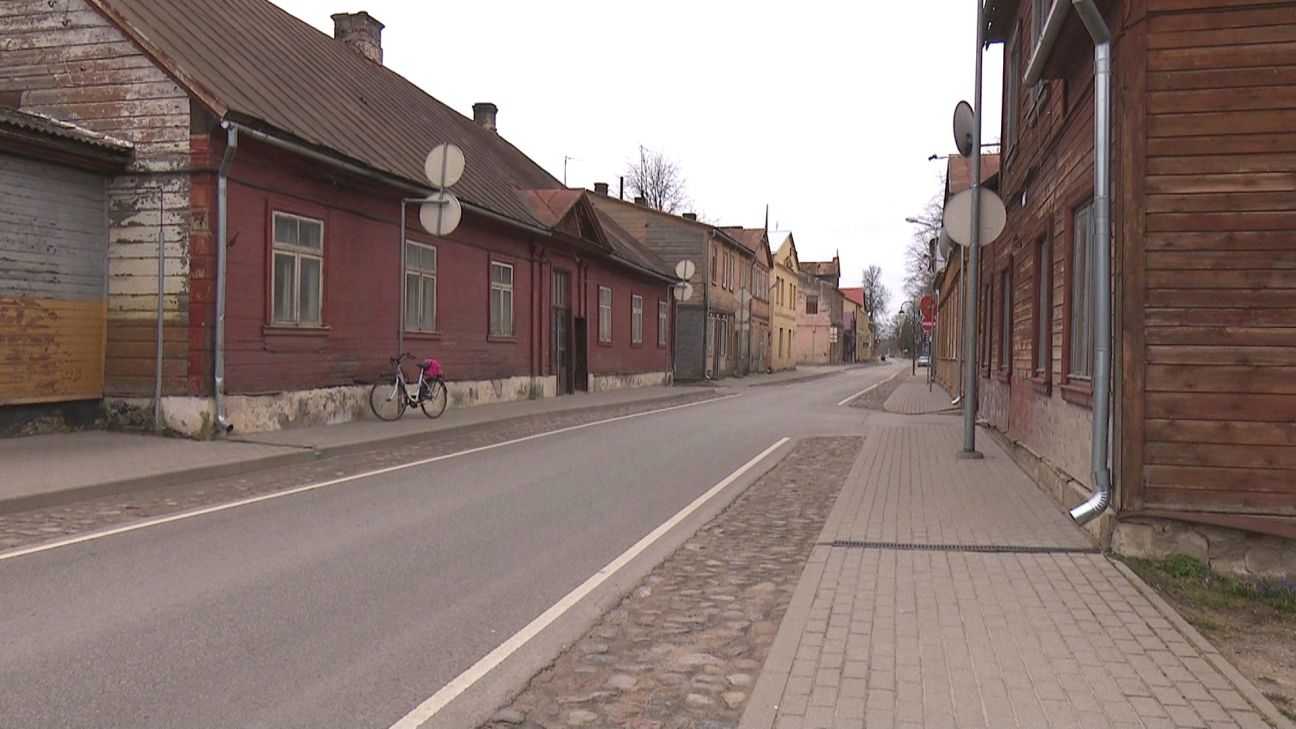 Jaunjelgavā ugunsdzēsēji glābj cilvēku, policija – aiztur iereibušu velosipēdistu