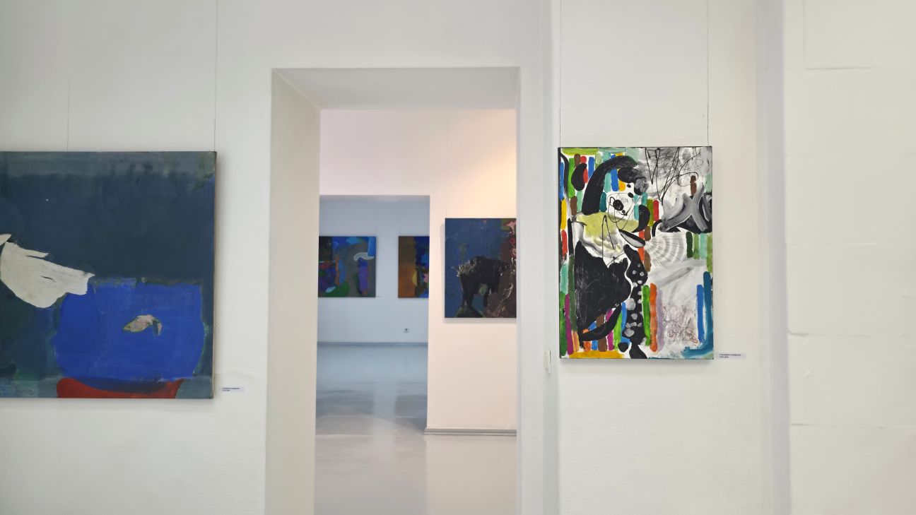 Ilūzijas un realitātes mijiedarbība – unikāla gleznu izstāde galerijā 