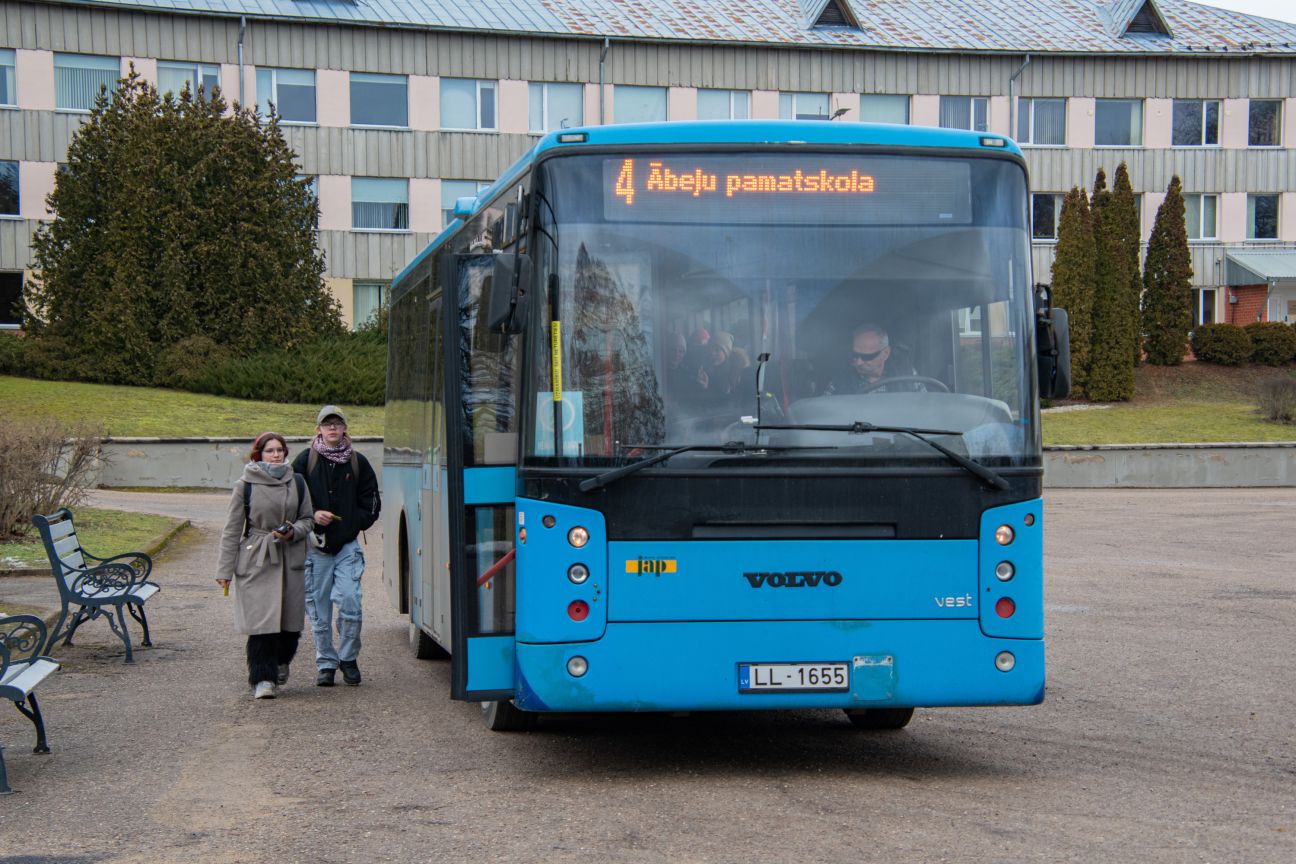 Jēkabpilī trešo reizi apstrīd skolēnu autobusu iepirkumu