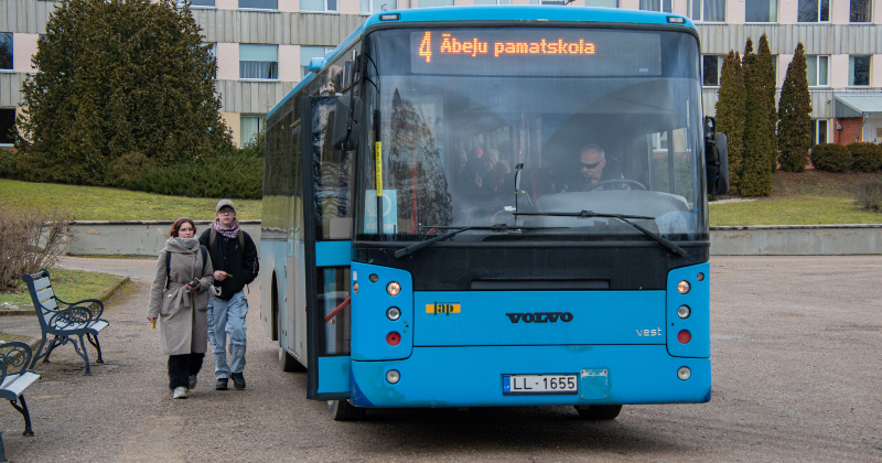 Jēkabpilī trešo reizi apstrīd skolēnu autobusu iepirkumu