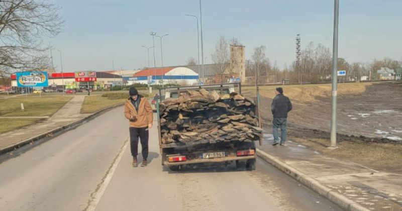 Jēkabpilī, nolūstot spēkrata ritenim, notiek sadursme 