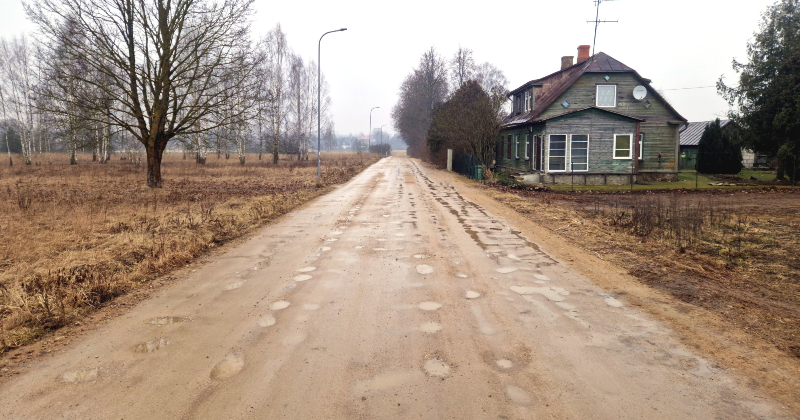 Tauta ziņo: nesen remontētajai Vārpu ielai izveidojušās bedres
