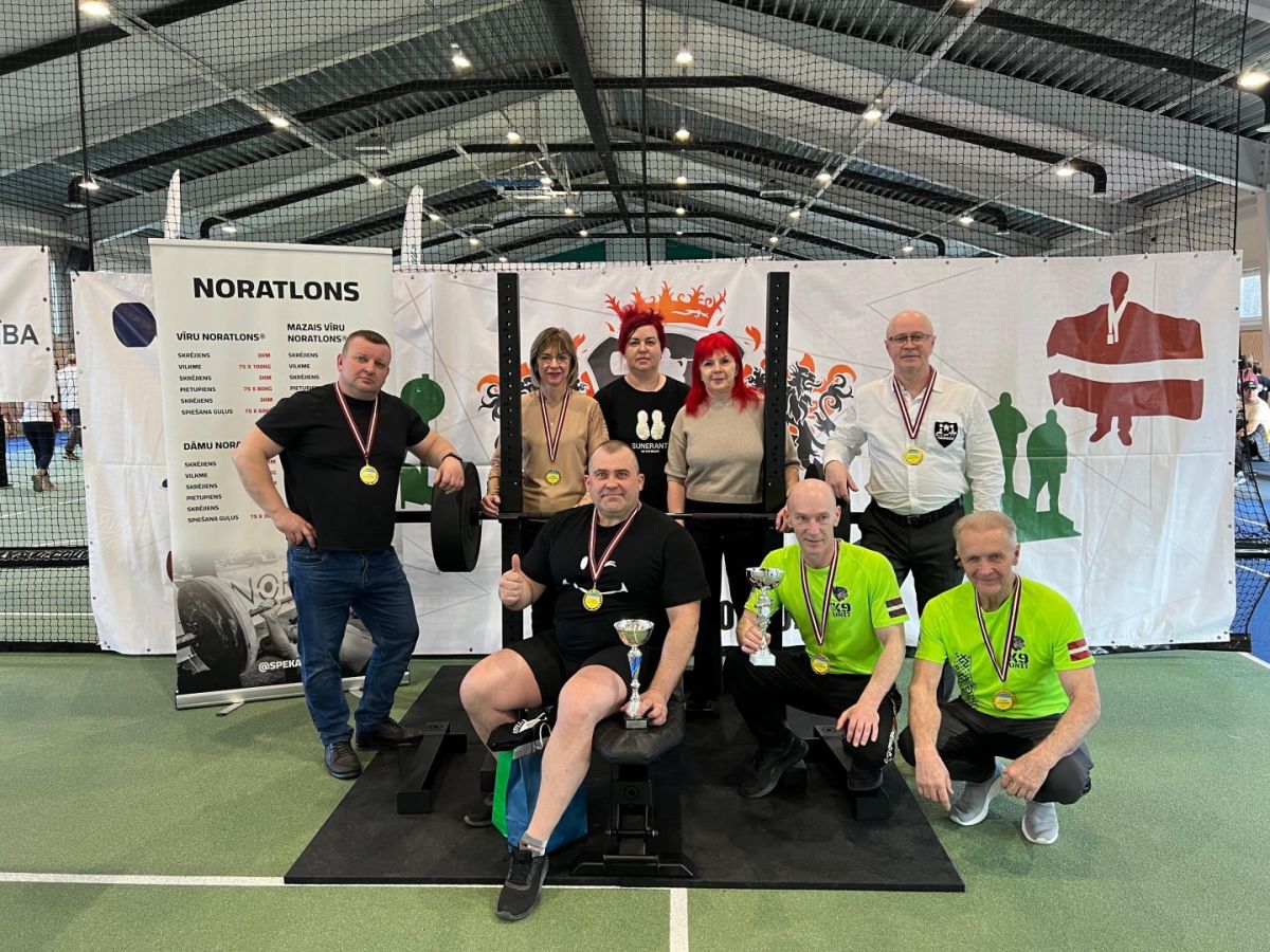 Jēkabpils sportisti labo rekordu Latvijas čempionātā spiešanā guļus