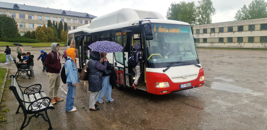 Pārsūdzību dēļ Jēkabpils novadā neizdodas iepirkt elektroautobusus skolēnu pārvadāšanai