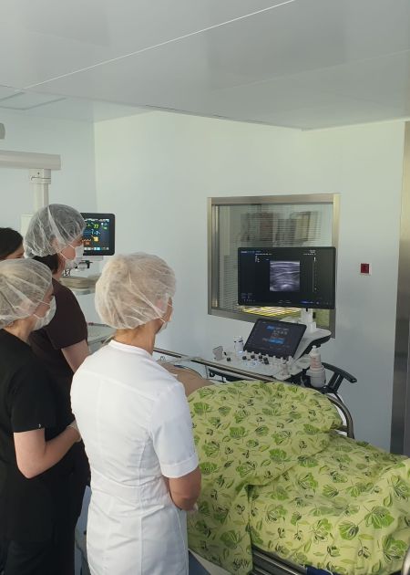Jēkabpils mediķi  Rīgas Austrumu slimnīcā apgūst modernās atsāpināšanas metodes