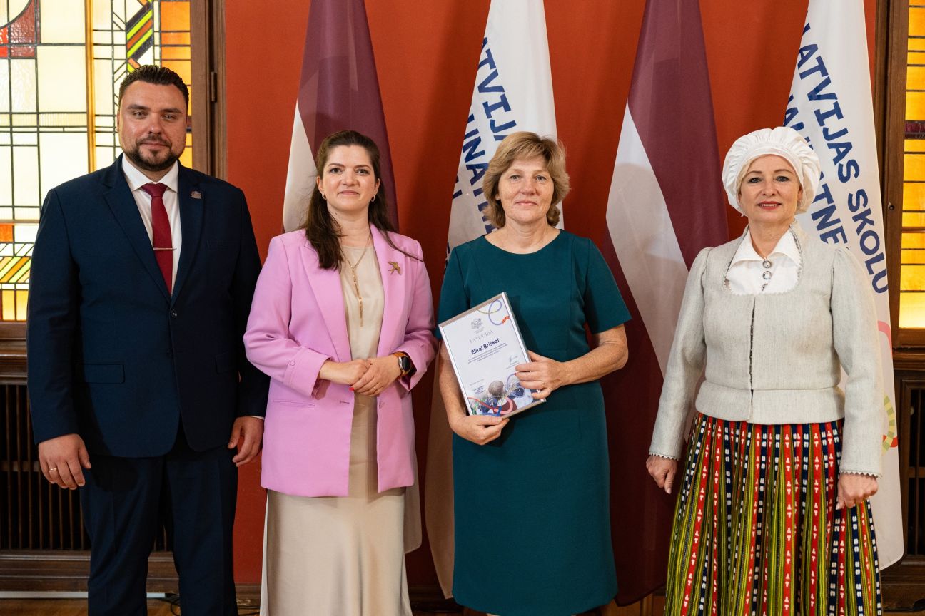 Saeimā pateicas dziesmu un deju svētku novadu koordinatoriem