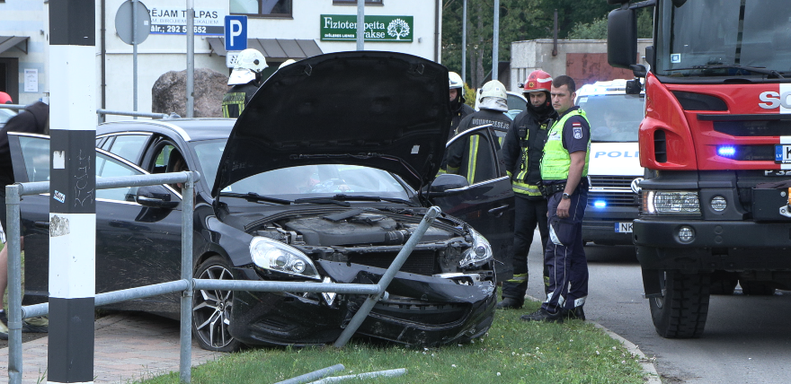 Avārija Jēkabpils rotācijas aplī – šoferim radušās veselības problēmas