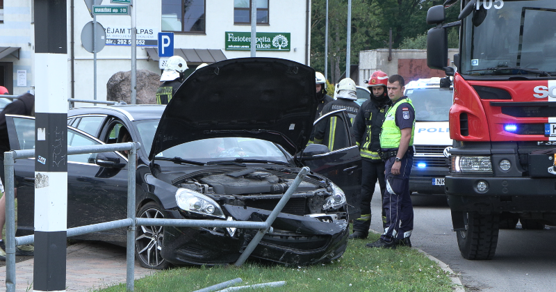Avārija Jēkabpils rotācijas aplī – šoferim radušās veselības problēmas