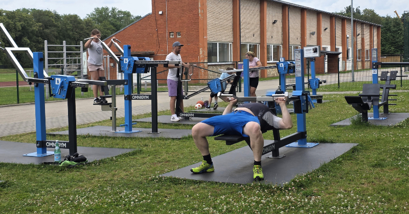 Jēkabpilī testē āra trenažierus – patīk gan sportistiem, gan iesācējiem