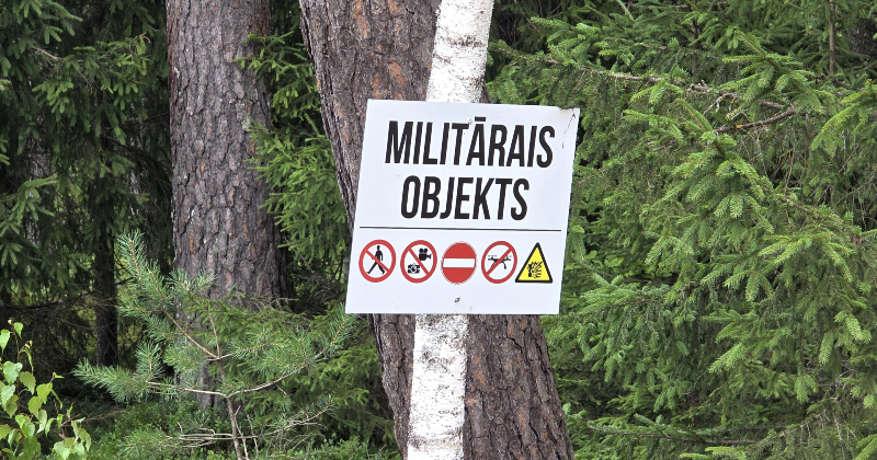 Militārā poligona ierobežojumu dēļ Sēlijas mežos aizliedz sēņu un ogu lasīšanu
