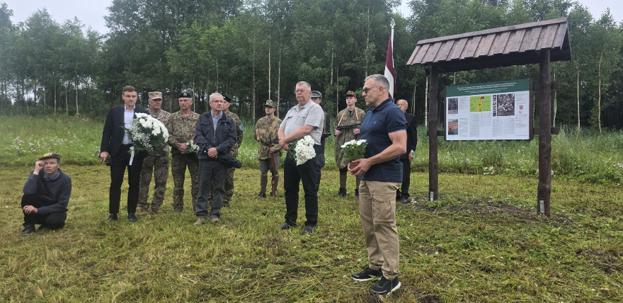 Vilkupē uzstādīts stends par bruņotās pretošanās kustību Sēlijā