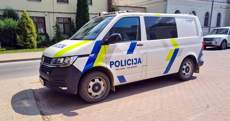 Jēkabpils novadā veiktas divas zādzības no automašīnām
