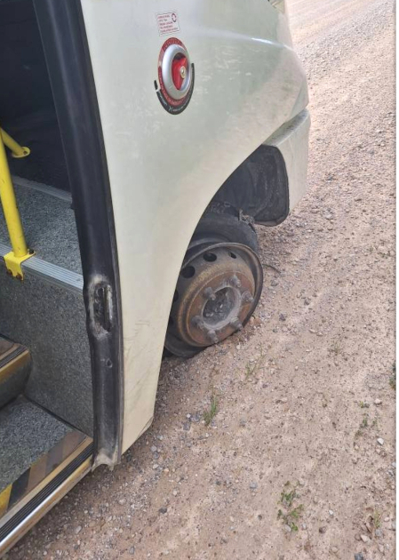 Tauta ziņo: autobusam maršrutā Jēkabpils – Bauska plīst riepa