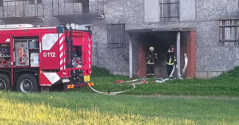 Auseklīša ielas graustā izceļas kārtējais ugunsgrēks
