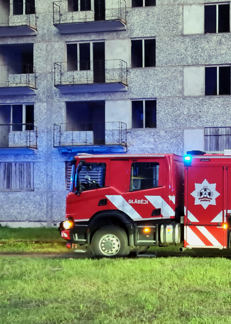Tauta ziņo: Auseklīša ielas graustā regulāri izceļas ugunsgrēki
