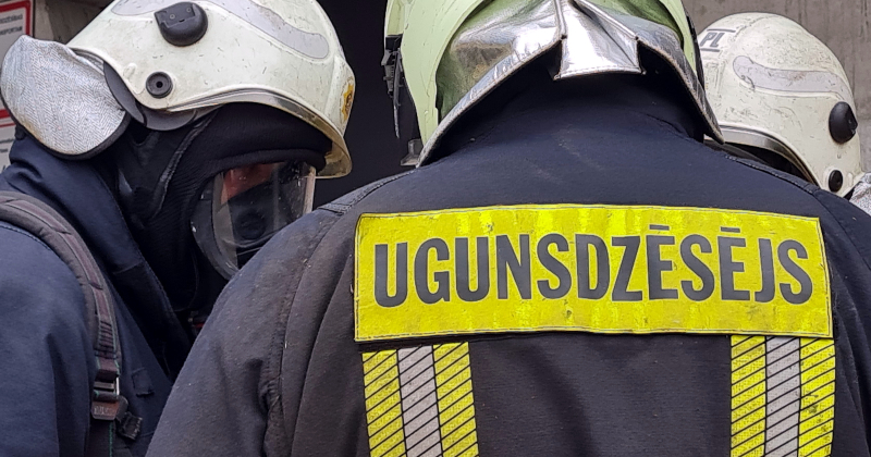 Staburaga pagastā un Jēkabpilī aizdegas vieglās automašīnas