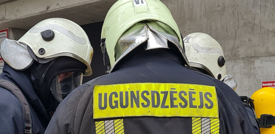 Līvānu novadā glābēji piecas stundas meklē mežā apmaldījušos cilvēku 