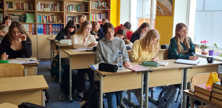 Aicina skolēnus un studentus piedalīties eseju konkursā par cilvēktiesībām