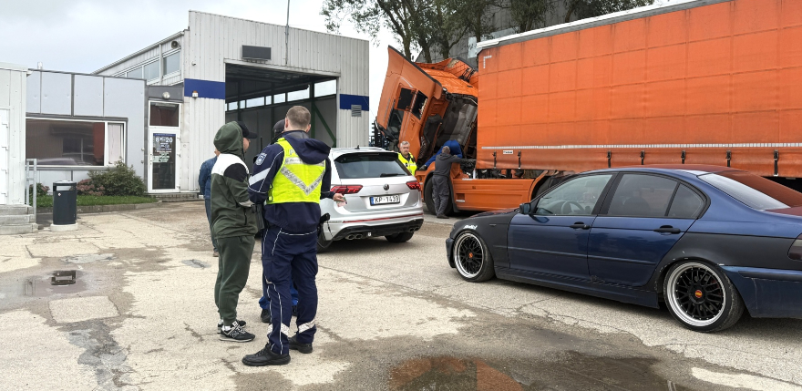 ROADPOL akcijas laikā Jēkabpilī jaunieša “BMW” nonāk CSDD inspektoru pārbaudē