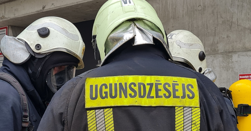 Līvānu novadā glābēji piecas stundas meklē mežā apmaldījušos cilvēku 