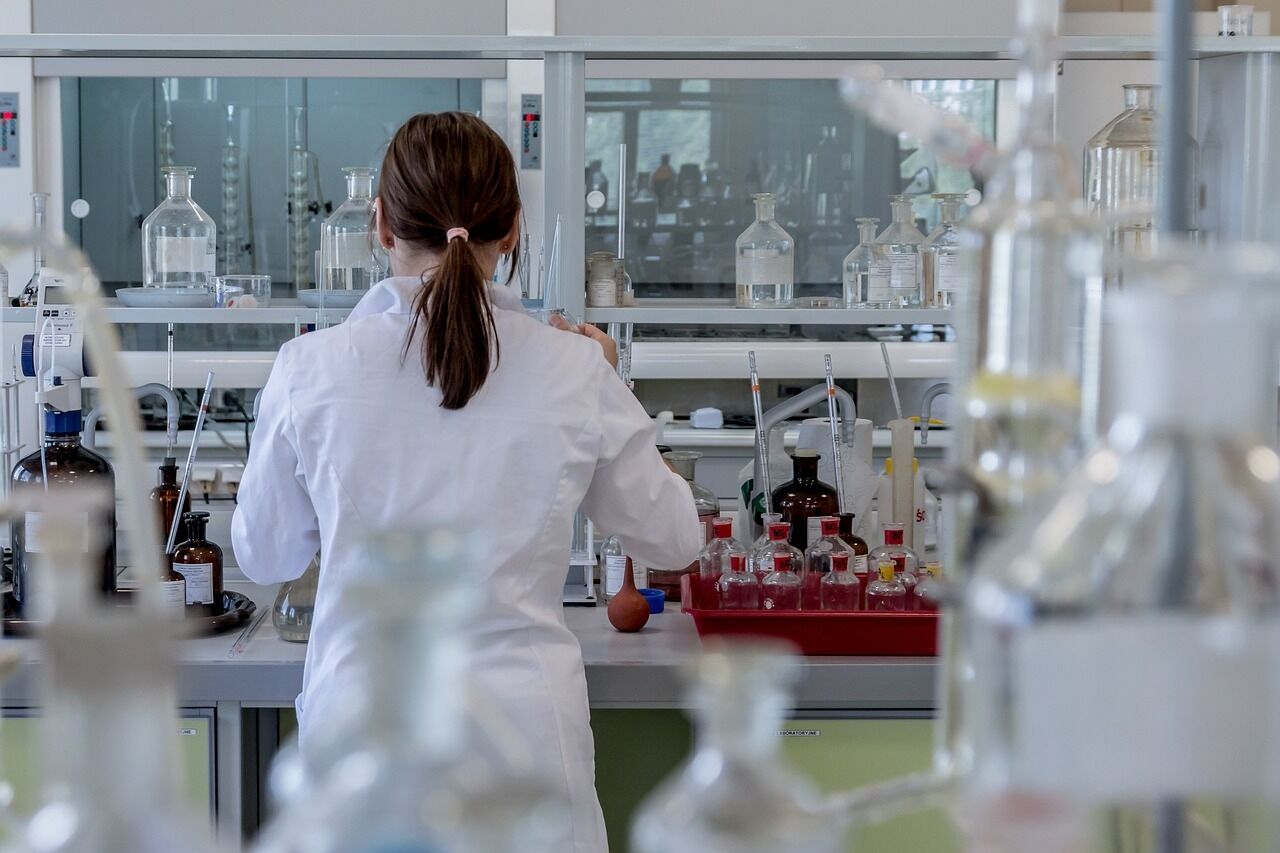 Kamēr medicīnā kopumā trūkst naudas, dažs ārsts saņem 41 000 eiro mēnesī - TOP 300 lielākās algas Latvijas medicīnā