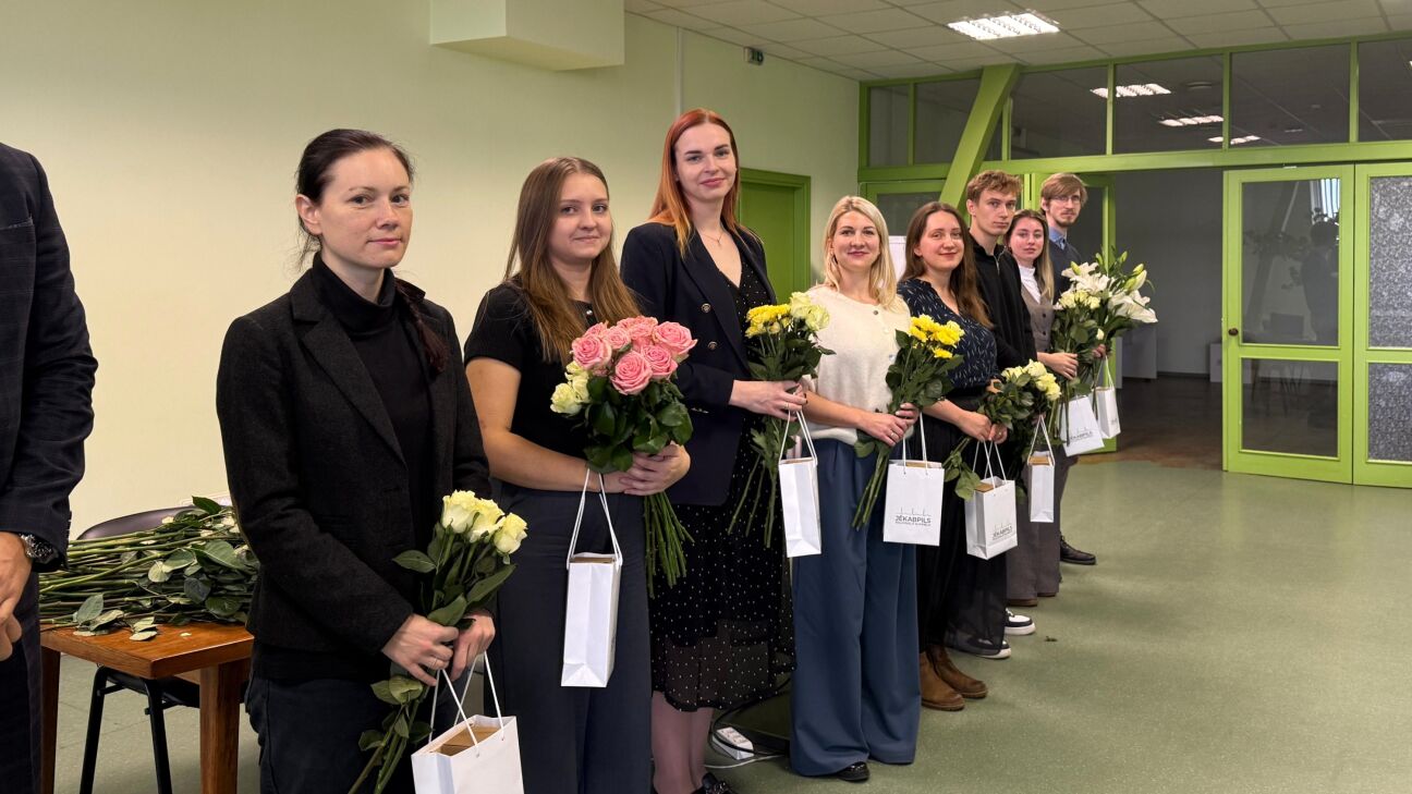 Jēkabpilī sveic jaunus studentus un ārstus, tomēr darba roku trūkums saglabājas