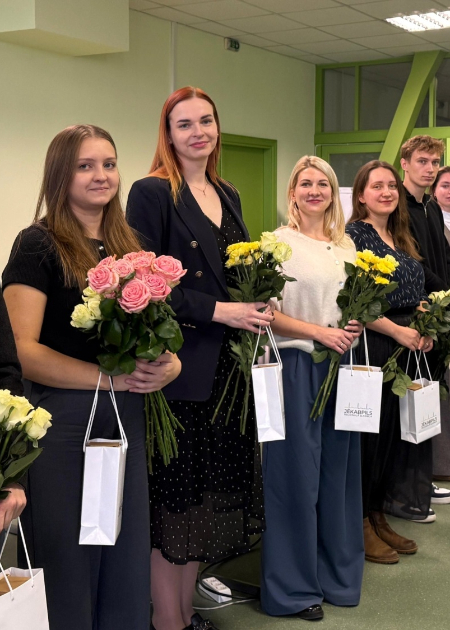 Jēkabpilī sveic jaunus studentus un ārstus, tomēr darba roku trūkums saglabājas