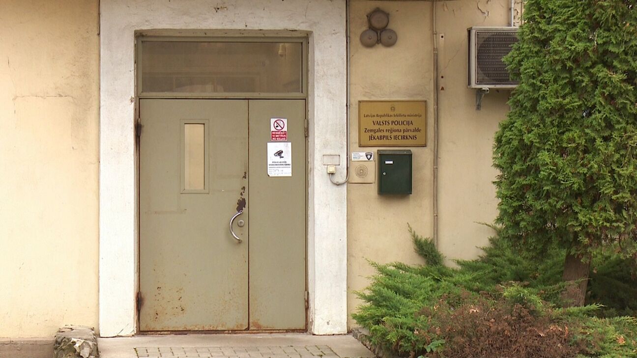 Aizstāvot jēkabpiliešu intereses, deputāts attopas policijas iecirknī