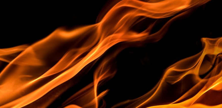 Paaugstinātas bīstamības ugunsgrēks Kūku pagastā mobilizē glābējus no trim novadiem